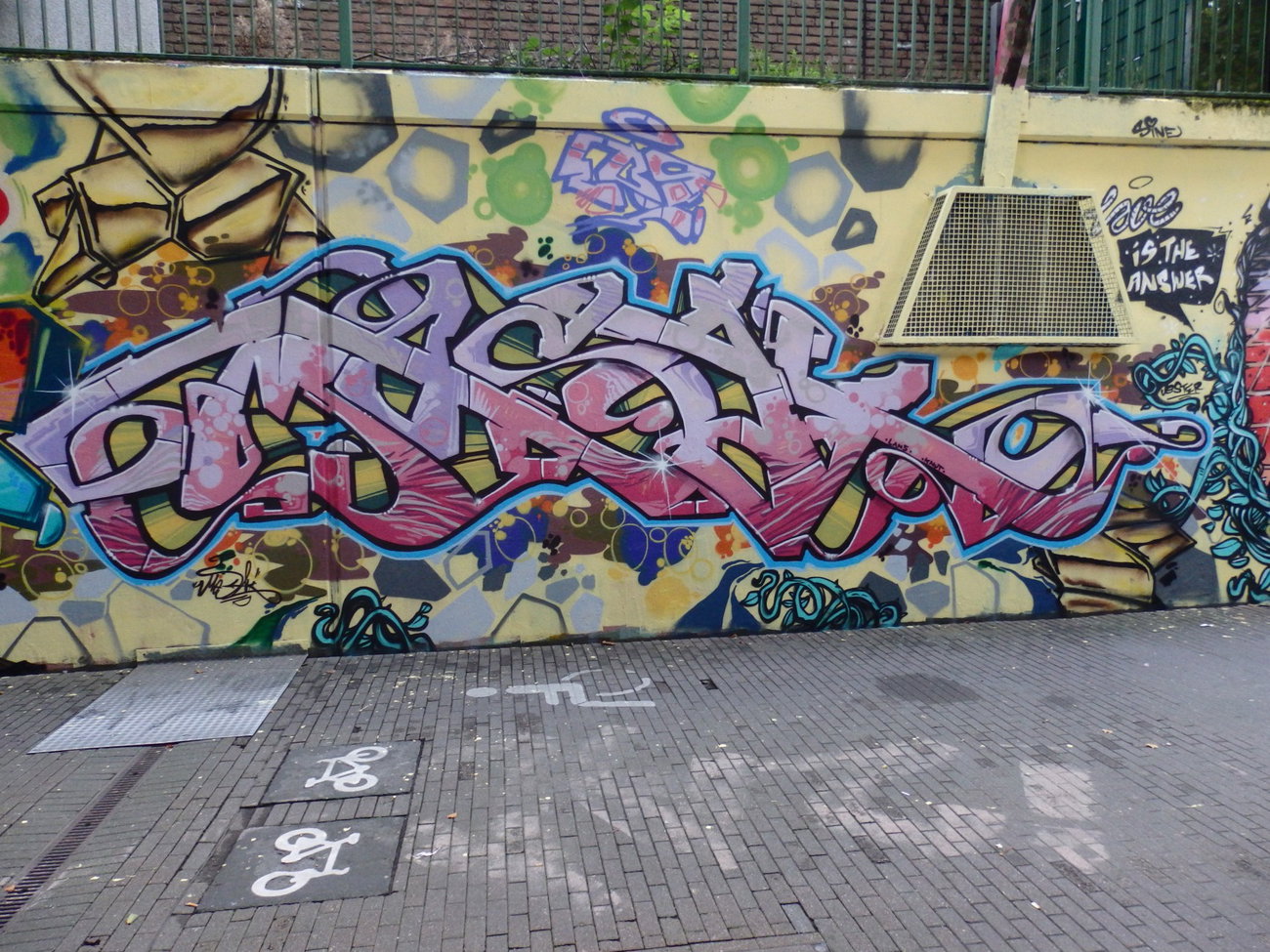 Graffiti Wall - Photo by CosmicSven - Mosak, Knut, Lans (2015)