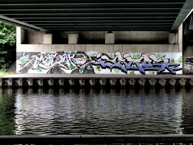Graffiti Wall - Photo by CosmicSven - Vamos, Mosak, Ebs (2016)