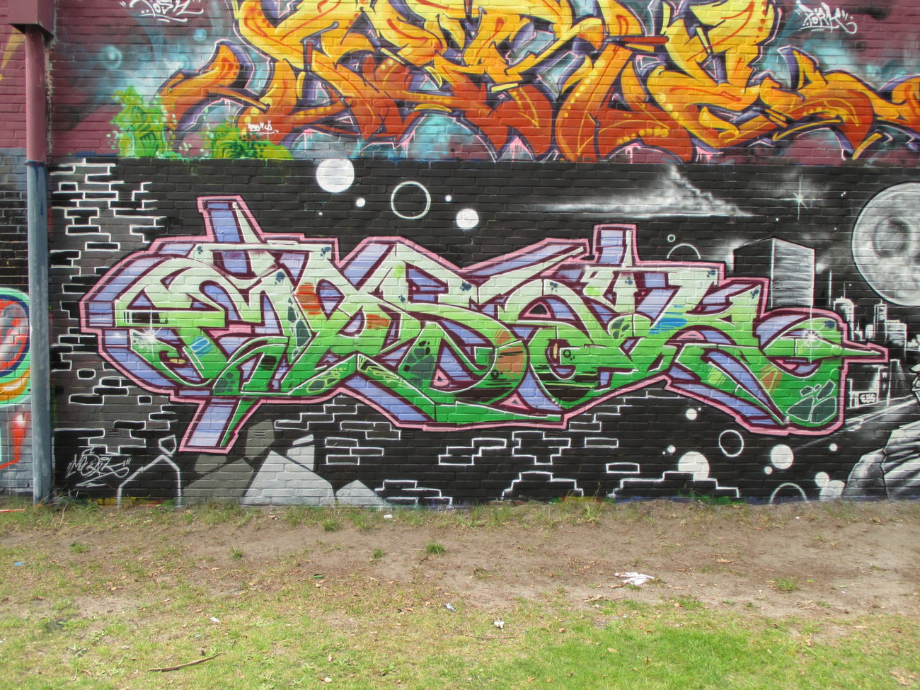 Graffiti Wall - Photo by CosmicSven - mosak, shb, ebs (2015)