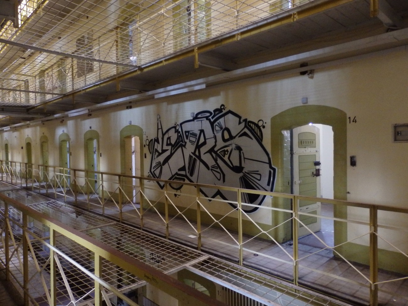 Graffiti Wall - Photo by CosmicSven - MOSAK, Vamos, knut (2016)