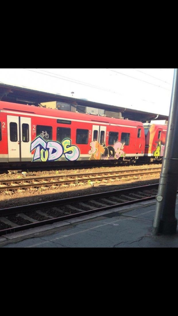 Graffiti Train - Photo by CrackKlaus18 - Tods