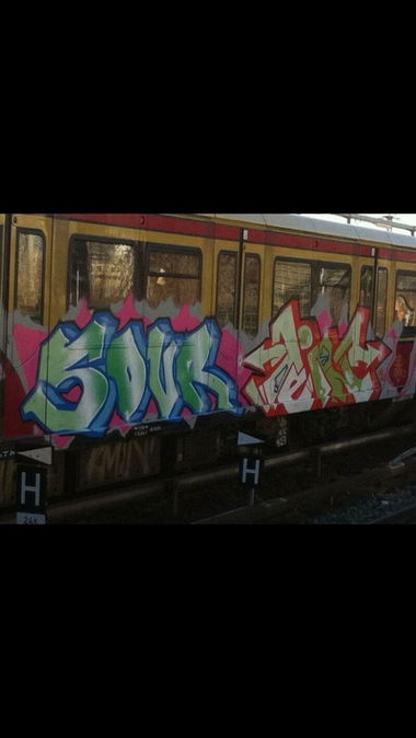 Graffiti Train - Photo by CrackKlaus18 - Sour, tein
