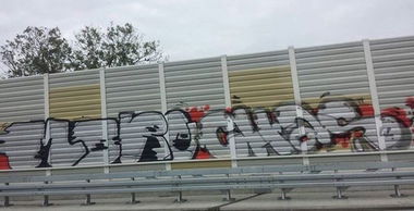 Graffiti Bombing - Photo by CrackKlaus18 - More, chas