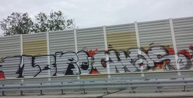 Graffiti Bombing - Photo by CrackKlaus18 - More, chas