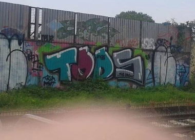 Graffiti Bombing - Photo by CrackKlaus18 - Tods, tria, neu