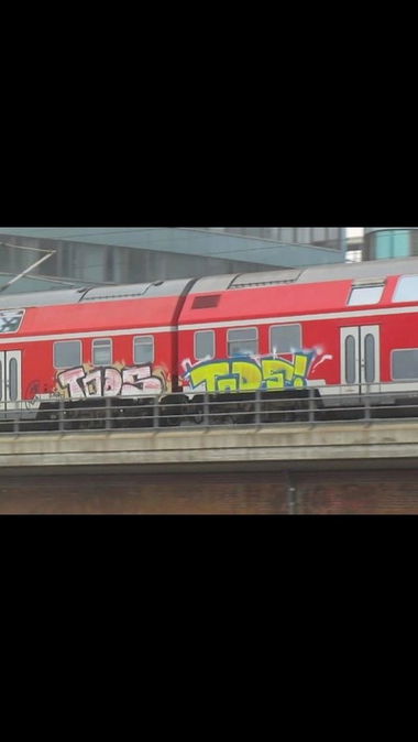 Graffiti Train - Photo by CrackKlaus18 - Cair, chips, tods