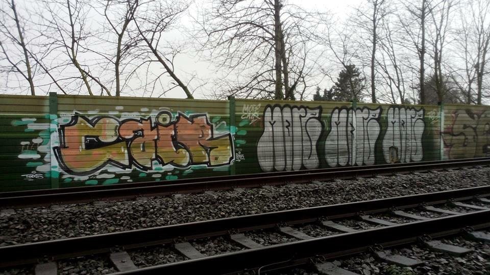 Graffiti Bombing - Photo by CrackKlaus18 - Cair, more, pens