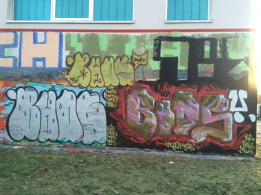 Graffiti Wall - Photo by CrackKlaus18 - Buds, Buds, Buds