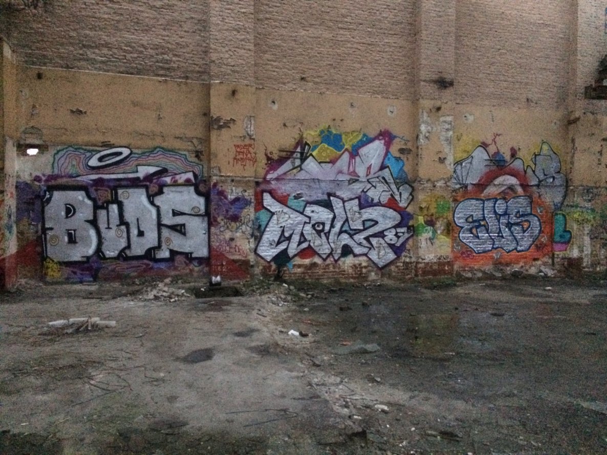 Graffiti Bombing - Photo by CrackKlaus18 - Buds, mels, elis