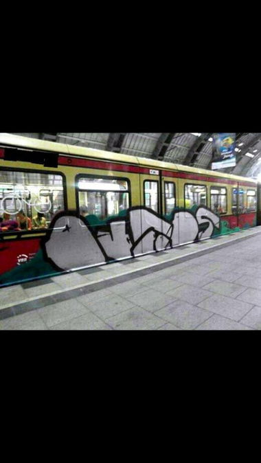 Graffiti Train - Photo by CrackKlaus18 - Out, tods