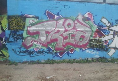 Graffiti Bombing - Photo by CrackKlaus18 - Tria, yurie, cair