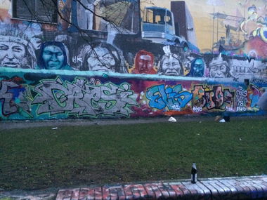 Graffiti Wall - Photo by CrackKlaus18 - Cres, elis, Buds