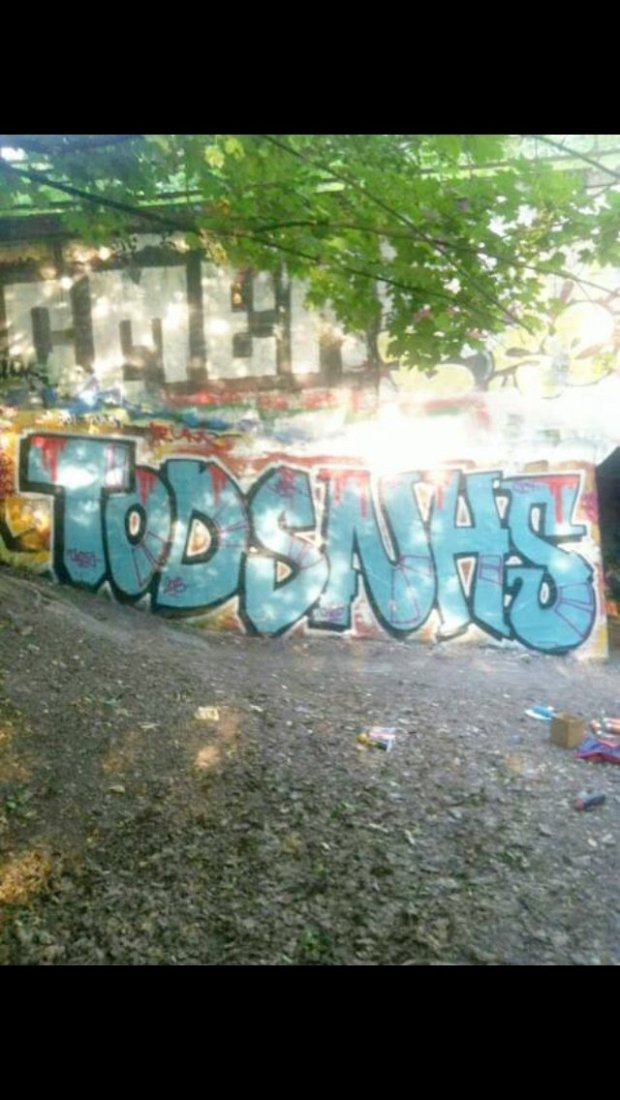 Graffiti Bombing - Photo by CrackKlaus18 - Tods, nhs