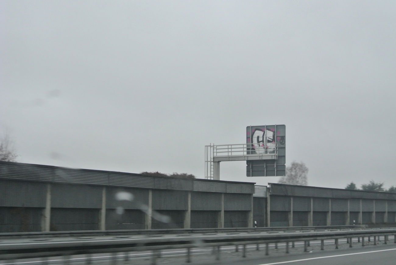 Graffiti Bombing - Photo by CriminalEnergy - CE, Braunschweig (2012)