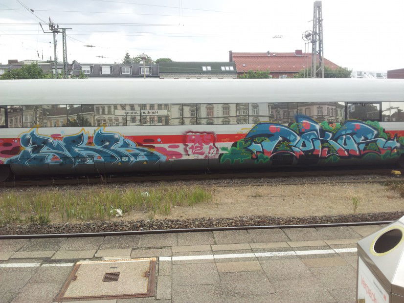 Graffiti Train - Photo by CrossingLines - Isak, Cokus