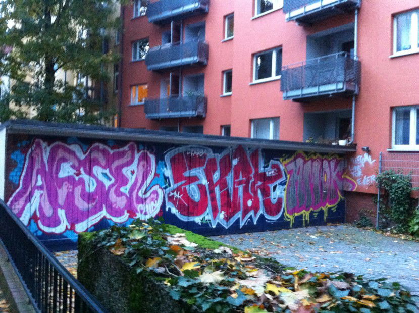 Graffiti Bombing in Hamburg - Photo by Cthulhu - Aksel, Ekar, Amok (2013)