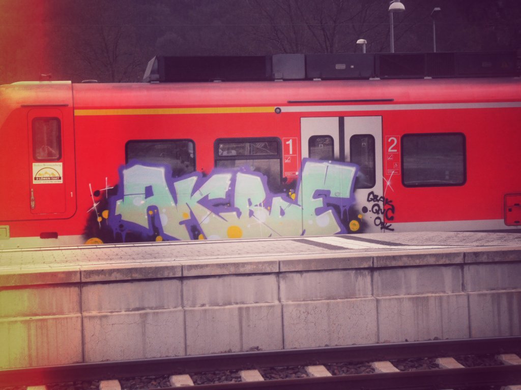 Graffiti Train - Photo by CurlY - Akboe (2012)