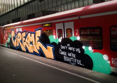 Graffiti Train - Photo by CurlY - Creme, dont, hate (2012)