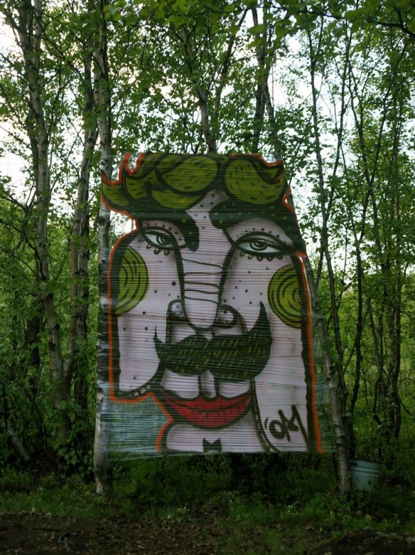 Graffiti Artwork in Murmansk - Photo by Curvalibre - curvalibre, oceanmotion, 2Mcrew (2014)