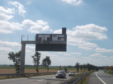Graffiti Bombing - Photo by Cuser - TG, Truckers, Cuser (2013)