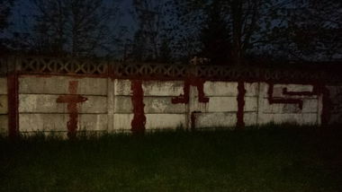 Graffiti Bombing - Photo by Cwesk - Ikone, Cwesk (2010)