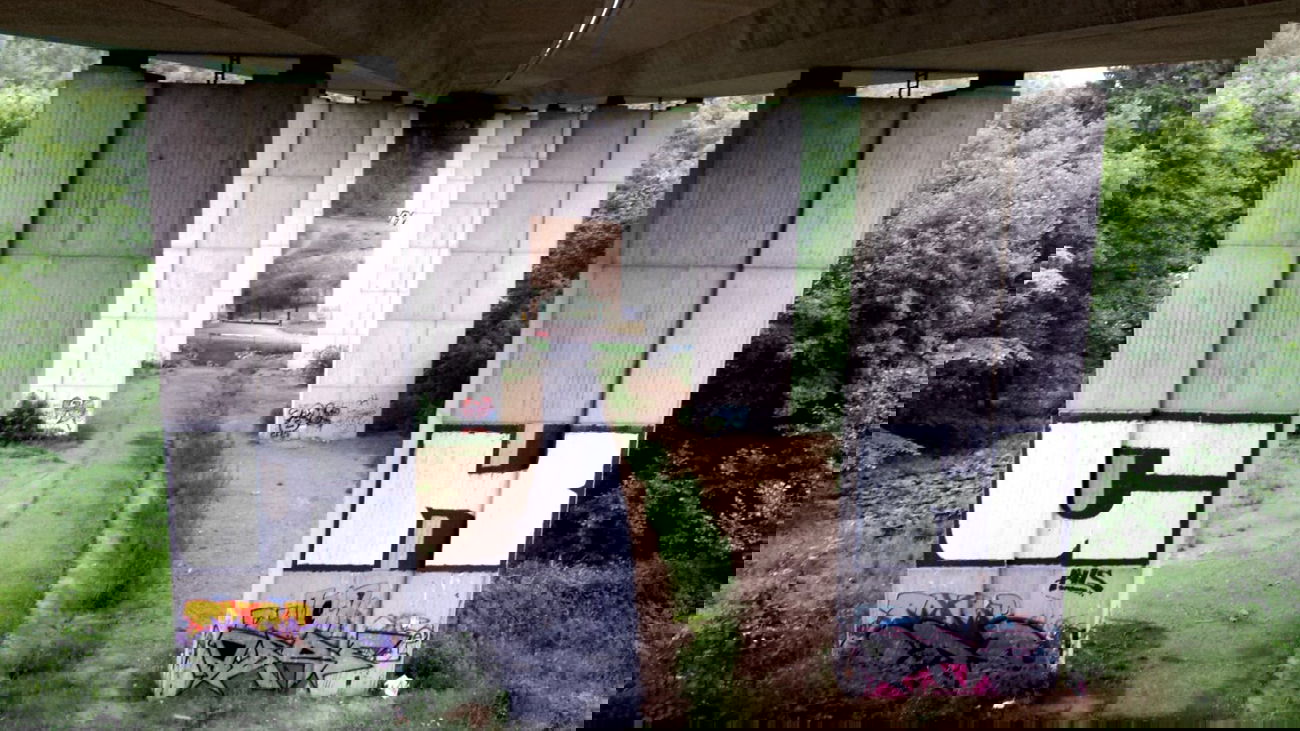 Graffiti Bombing - Photo by Cwesk - Cwesk (2014)