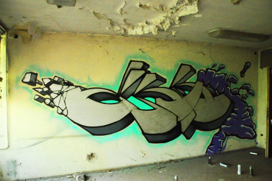 Graffiti Bombing in Belgrade - Photo by DART030 - dart, send, dna