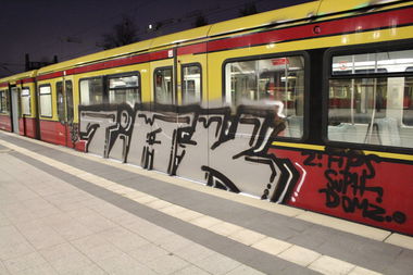 Graffiti Train - Photo by DBScrue - Tiak, Train, Bombing (2014)