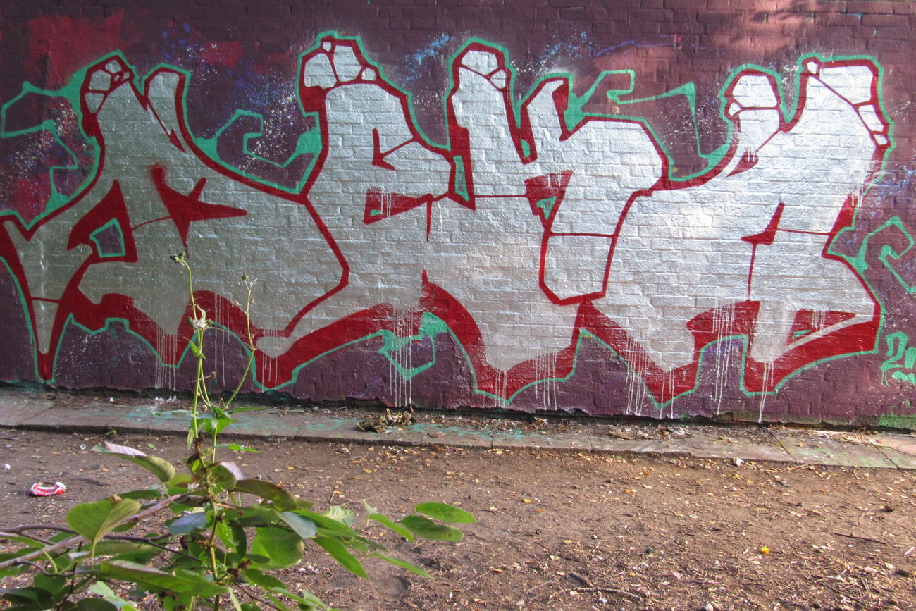 Graffiti Wall - Photo by DEKA - Deka, Chrome, Drips (2015)