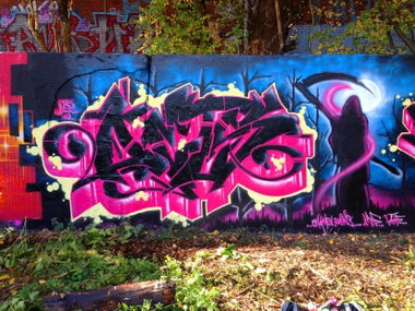 Graffiti Wall in Hamburg - Photo by DETS - der, tod, kommt