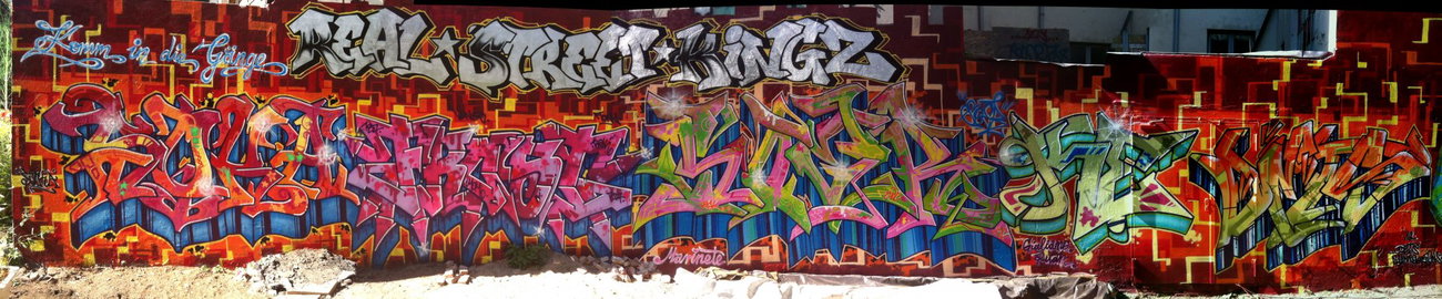 Graffiti Wall - Photo by DETS - komm, in, die (2012)