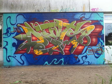 Graffiti Wall - Photo by DETS - red, to, green (2012)