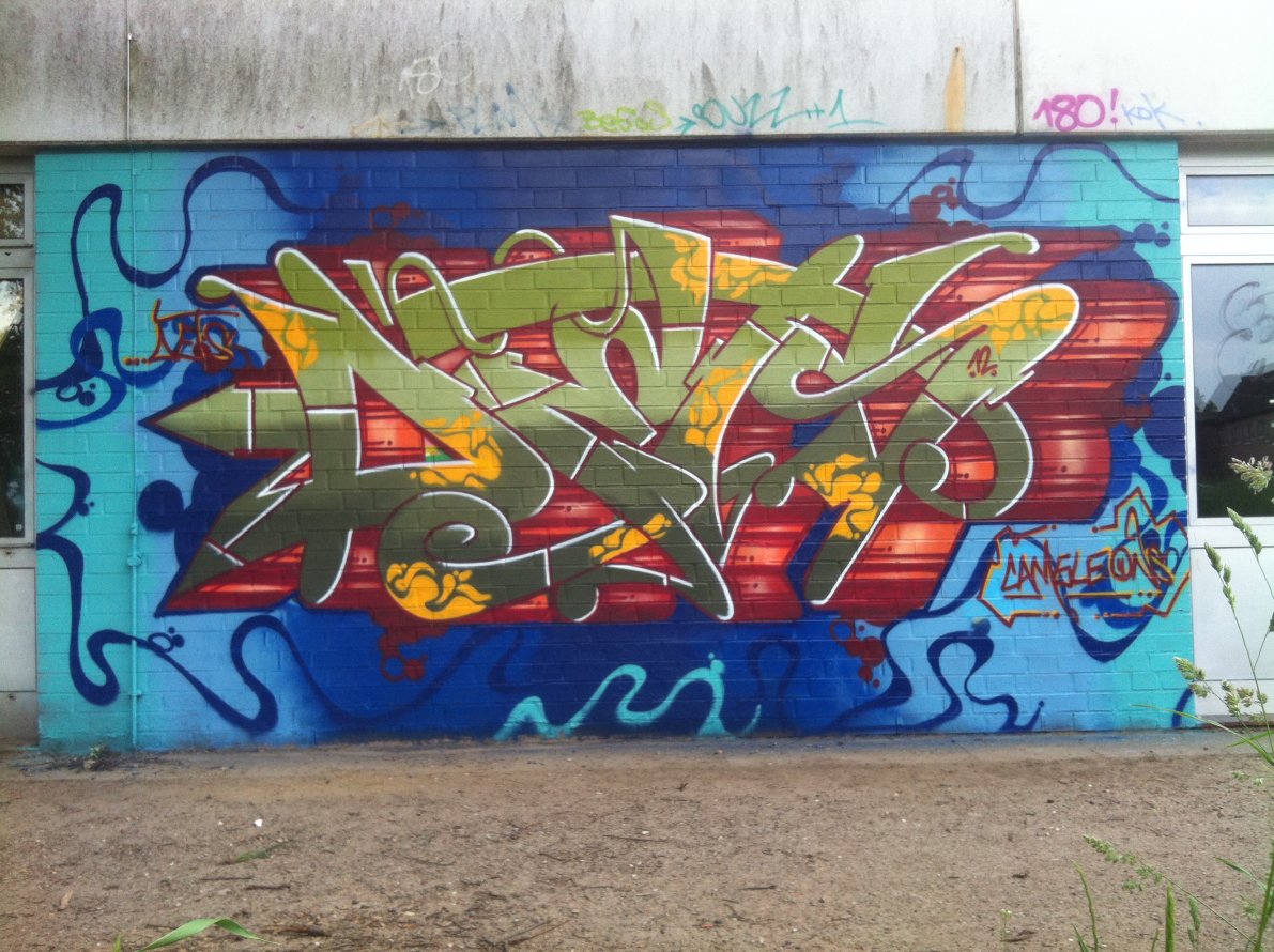 Graffiti Wall - Photo by DETS - red, to, green (2012)