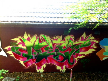 Graffiti Wall - Photo by DETS - fluor, dets (2012)