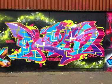 Graffiti Wall - Photo by DETS - bling, bling (2012)