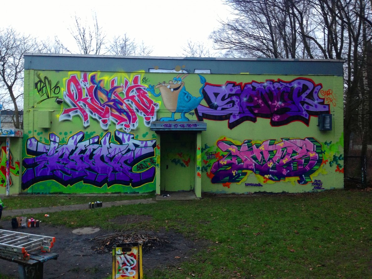 Graffiti Wall - Photo by DETS - fanta, 4 (2013)