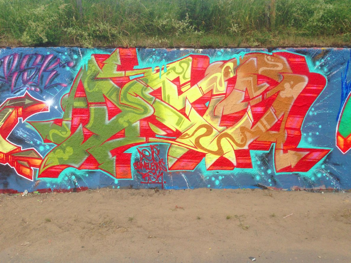 Graffiti Wall - Photo by DETS - dets, greeny2browny! (2014)
