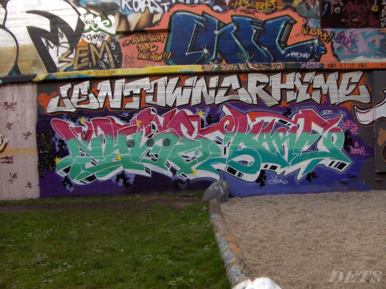 Graffiti Wall - Photo by DETS - nyse, kare, jc (2005)