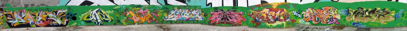 Graffiti Wall - Photo by DETS - davis-ohm-biwo-cide-kewen-form-enta-nyse(DETS) (2006)