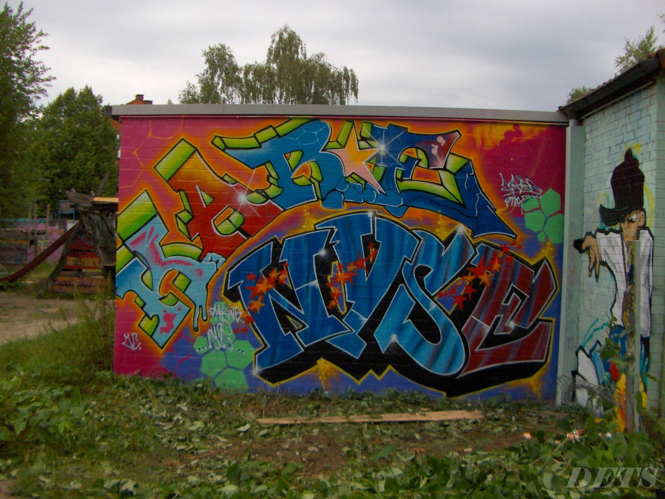 Graffiti Wall - Photo by DETS - nyse, kare, jc (2006)