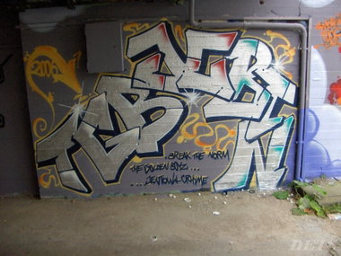 Graffiti Wall - Photo by DETS - tgb, -, tc