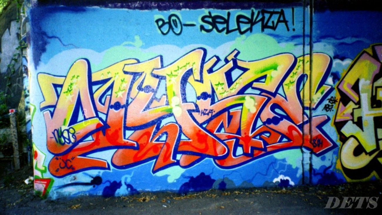 Graffiti Wall - Photo by DETS - nyse, jentown, crhyme (2004)