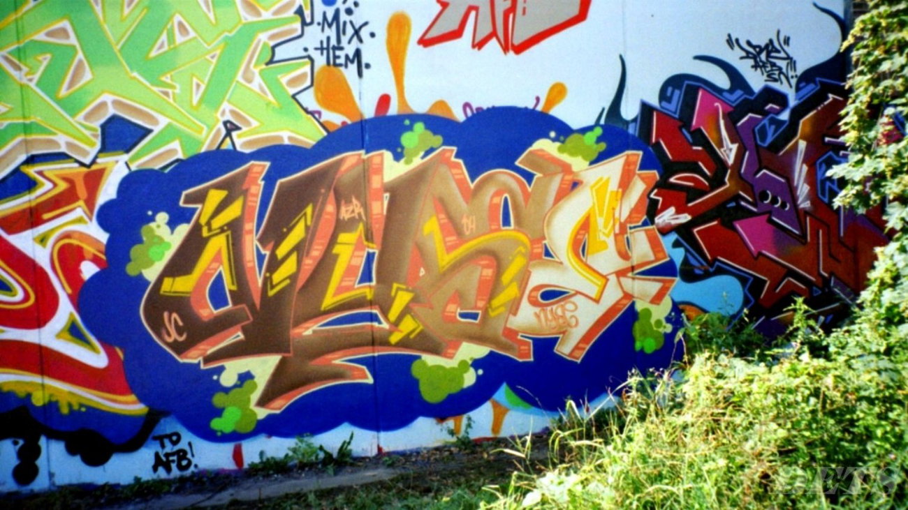 Graffiti Wall - Photo by DETS - nyse, jc (2004)