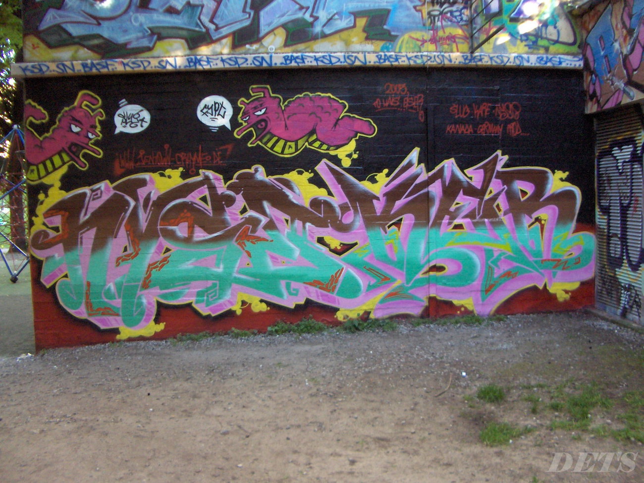 Graffiti Wall - Photo by DETS - nyse, kar(kare) (2005)