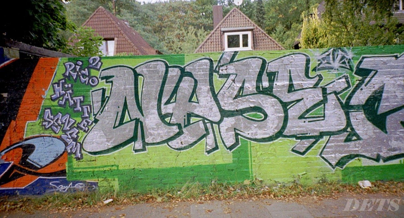 Graffiti Wall - Photo by DETS - nyse, jc (2004)