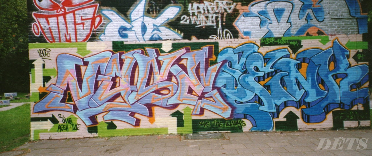 Graffiti Wall - Photo by DETS - nyse, senk (2004)