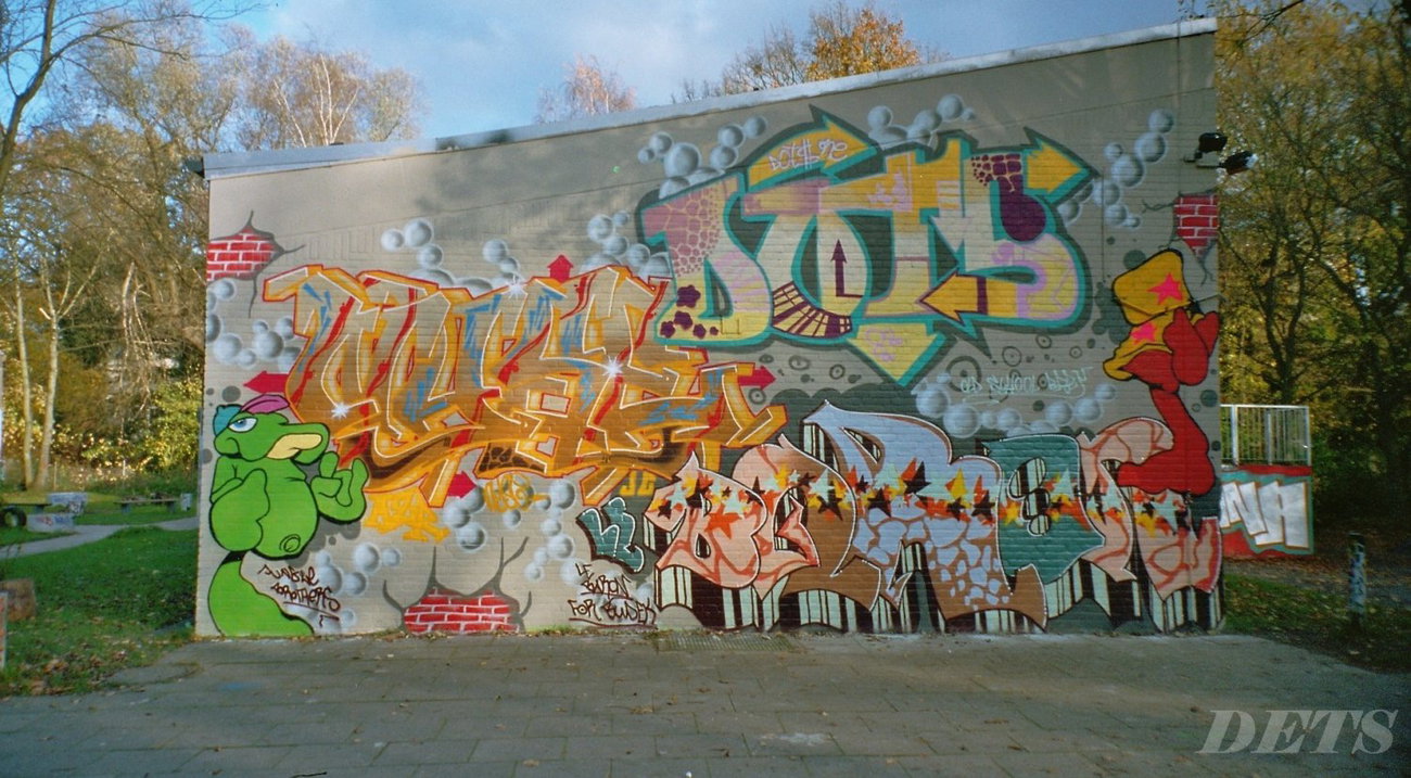 Graffiti Wall - Photo by DETS - nyse, (DETS) (2004)