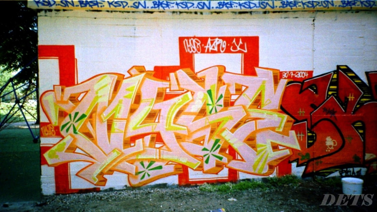 Graffiti Wall - Photo by DETS - nyse, jc (2004)