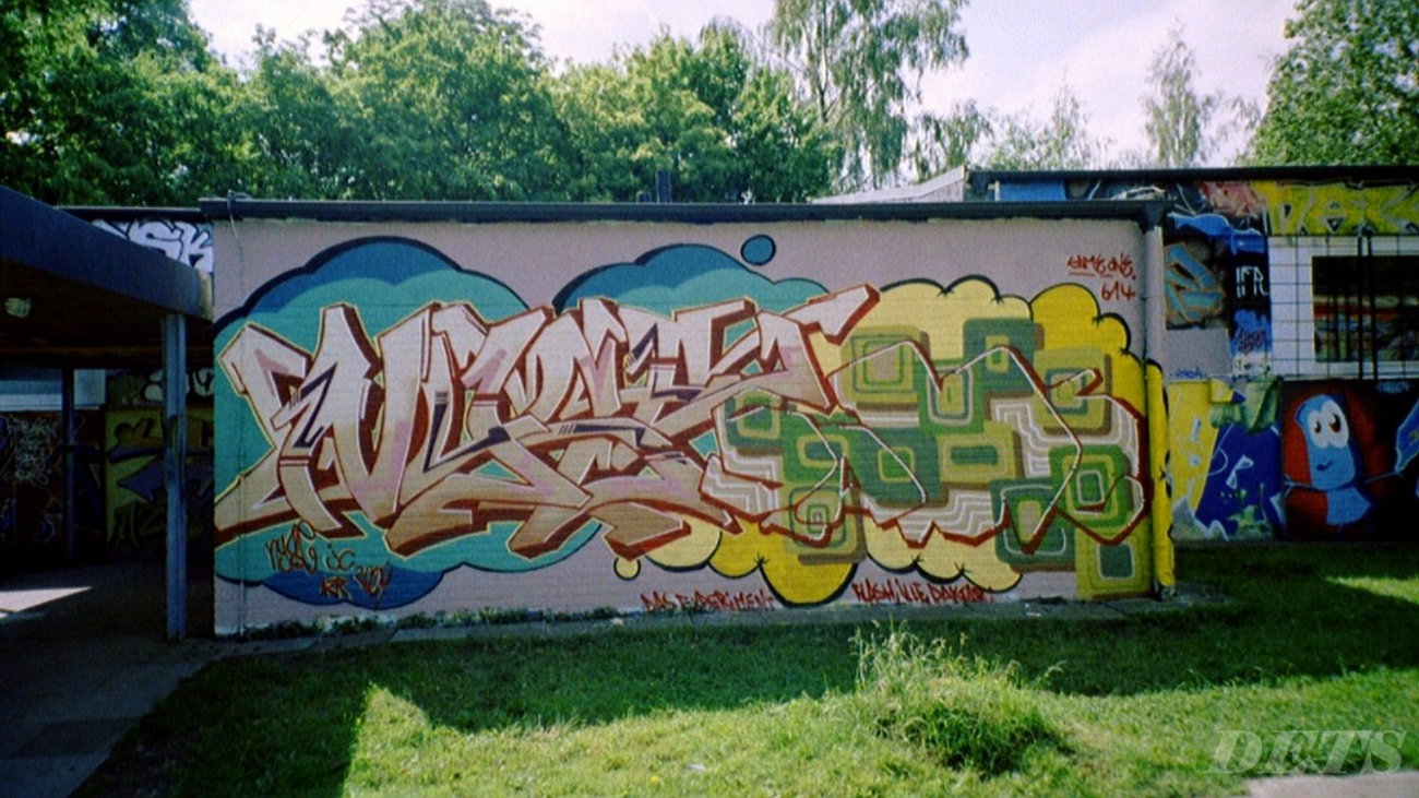 Graffiti Wall - Photo by DETS - nyse-same (2004)