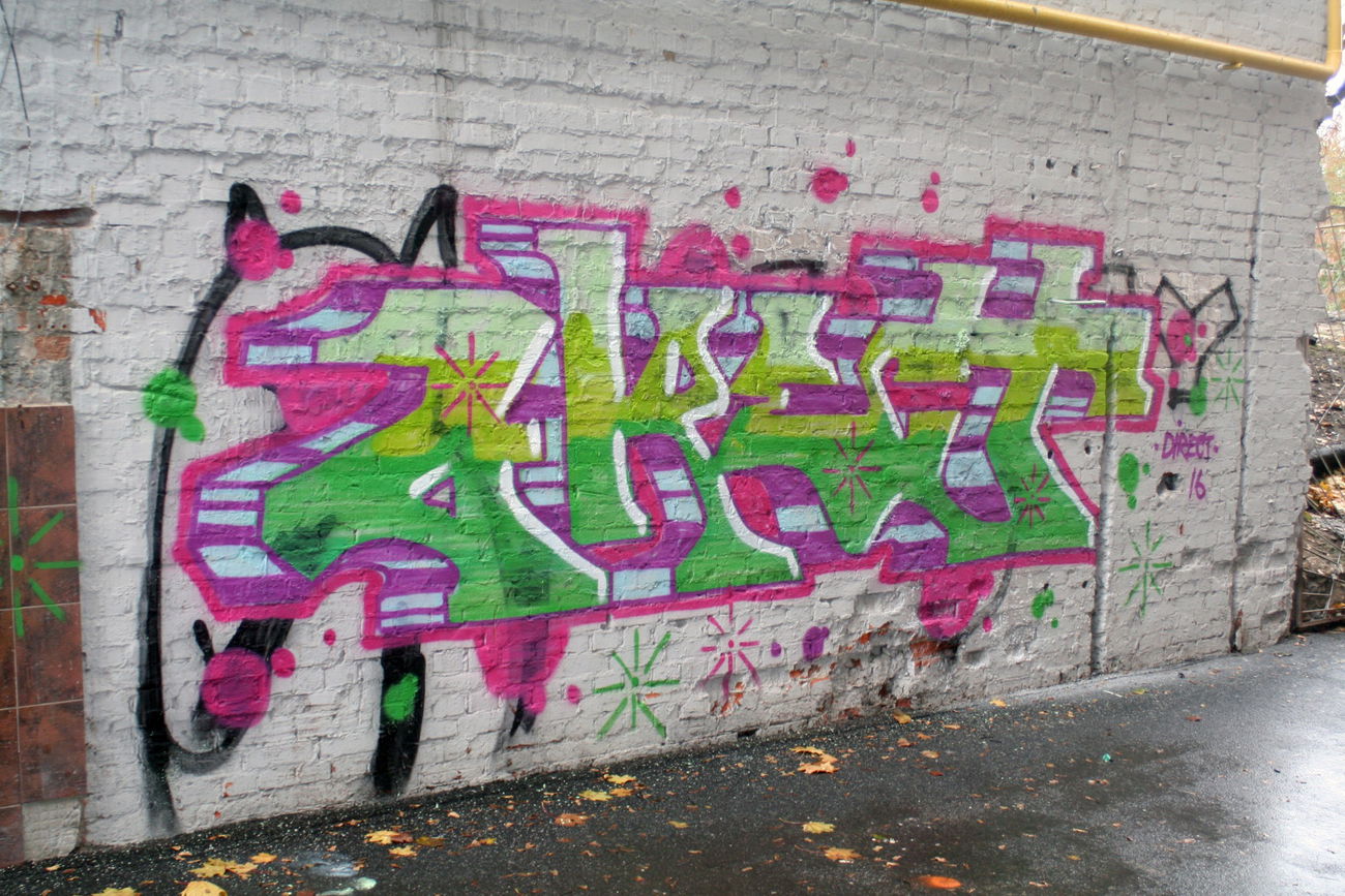 Graffiti Wall - Photo by DIRECT - Direct (2016)